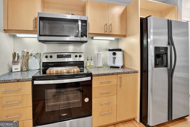 Photo - 390 17th St NW