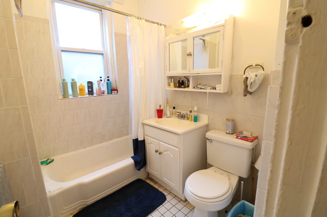 Photo - 141 Chiswick Rd Unit 6