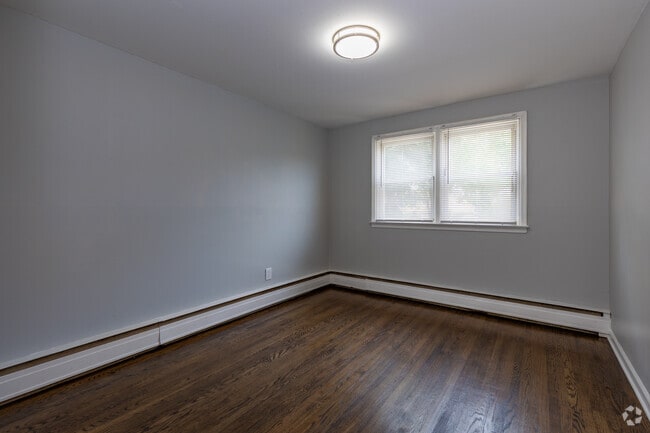 1BR, 1BA - 760SF Bedroom