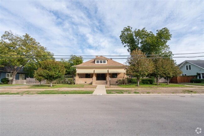 Building Photo - 1605 S Main St Rental