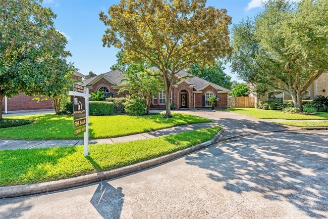 Photo - 14215 Scarborough Fair St