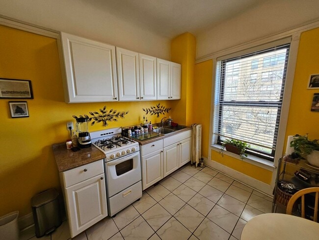 Photo - 817 W Belle Plaine Ave Unidad #3F