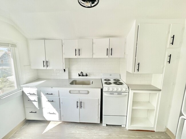 Photo - Gorgeous Remodeled 2 Bed, 1 Bath on South Hill! Unit G