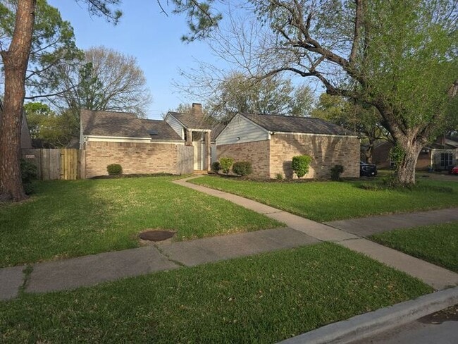 Building Photo - 2102 Gray Falls Dr