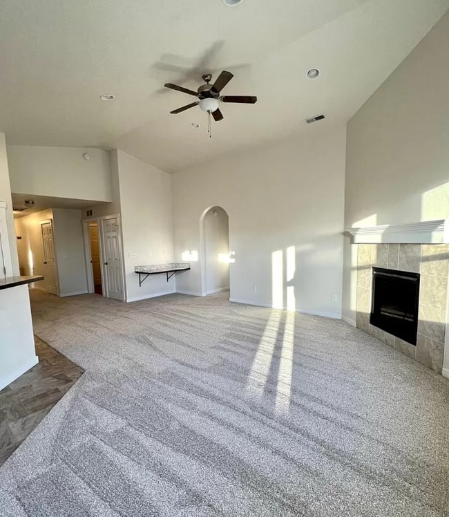 Photo - 715 SW Huebert St