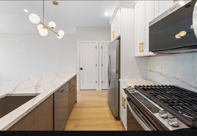 Photo - 5006 S Prairie Ave Unit 2