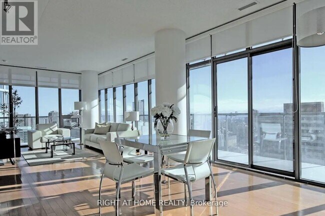 Photo - 33 Charles St E Unit 2403