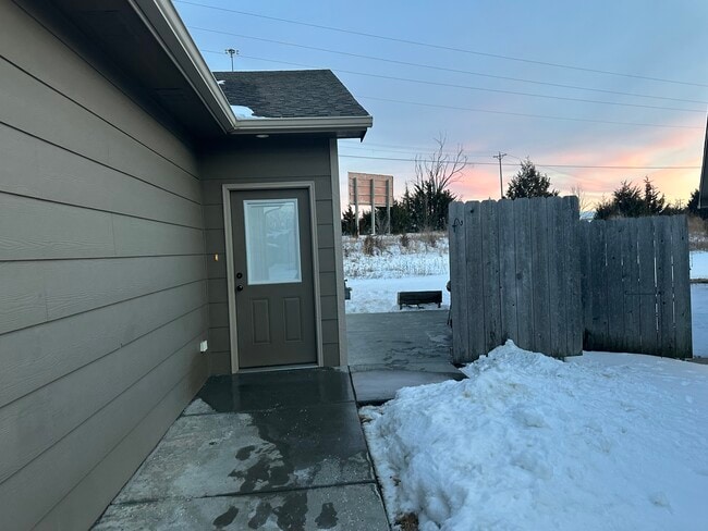 Building Photo - 4723 N Hillside Ct