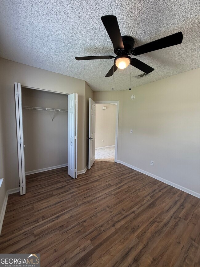 Photo - 101 Talbot Ct