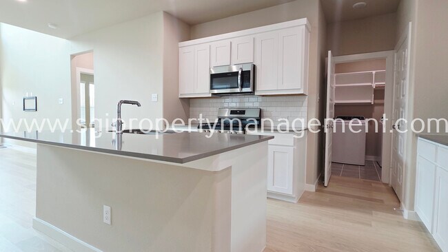 Photo - 913 London Town Ln