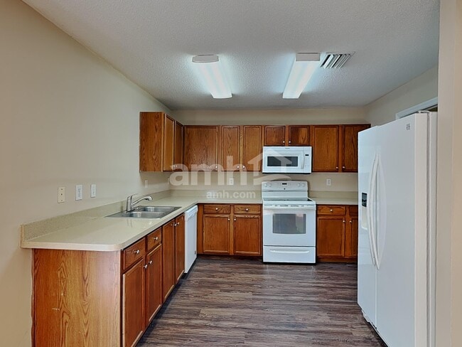 Photo - 2050 Harcourt Pl