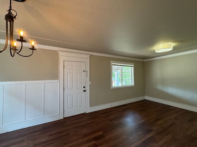 Photo - Very Nice 2 bedroom Point Defiance Cottage!