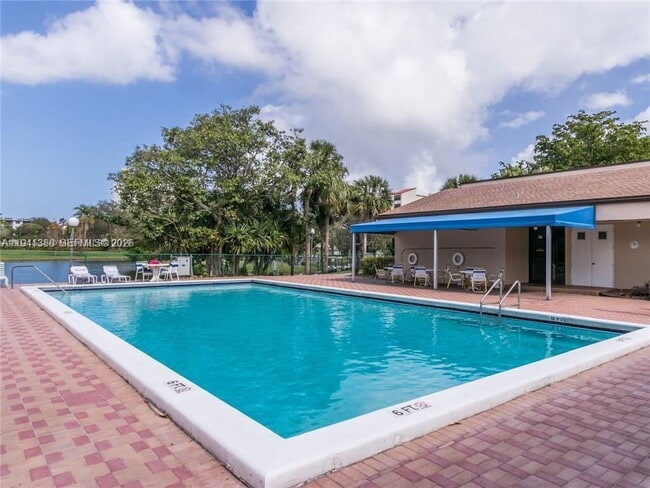 Photo - 2312 S Cypress Bend Dr Unidad 120