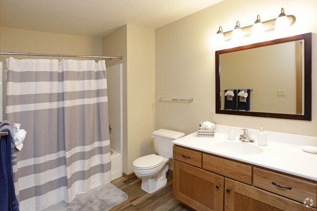 2BR, 2BA - 1,050 SF