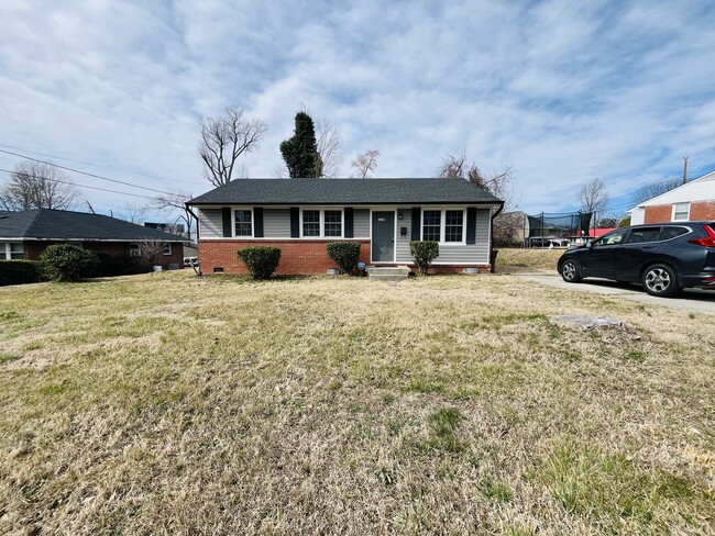 Frontyard - 1610 Eastwood Ave House