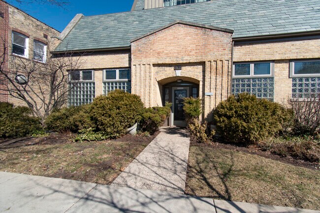 Building Photo - 1611 Simpson St Unit 1 Rental