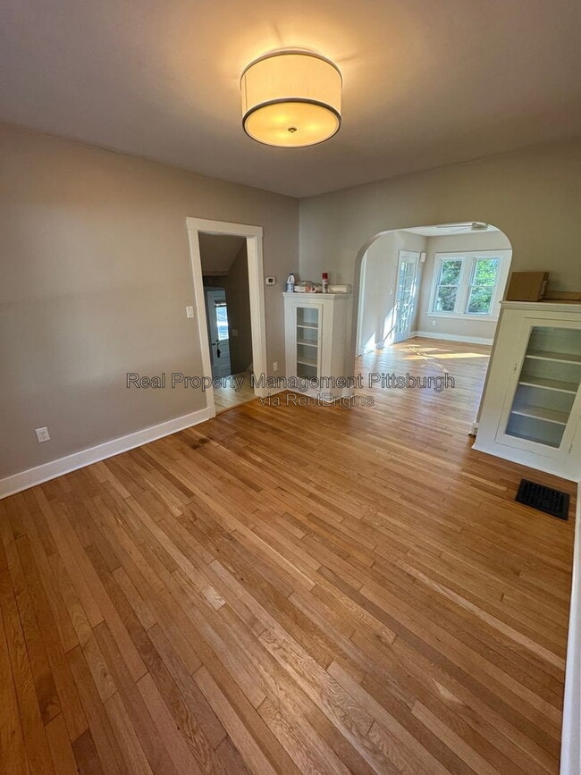 Photo - 107 N Meadowcroft Ave