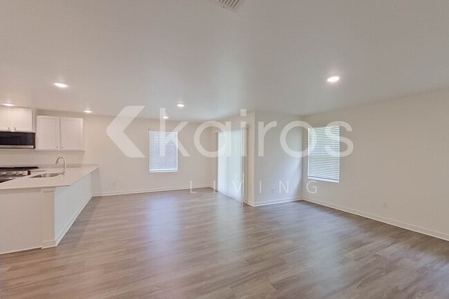 Photo - 128 George Oxford Dr