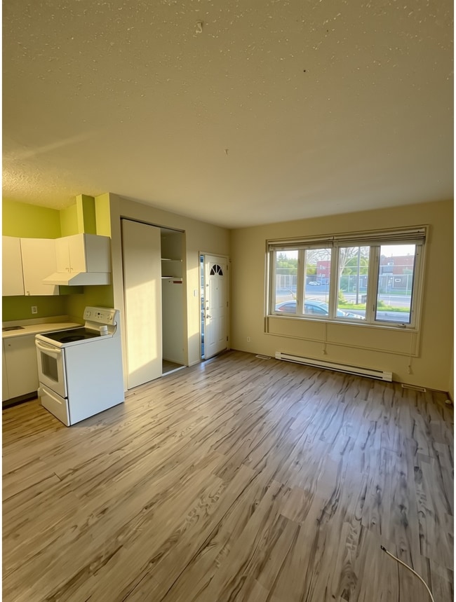 Building Photo - 1 Bedroom Apartment in Hull - Prime location Unit C