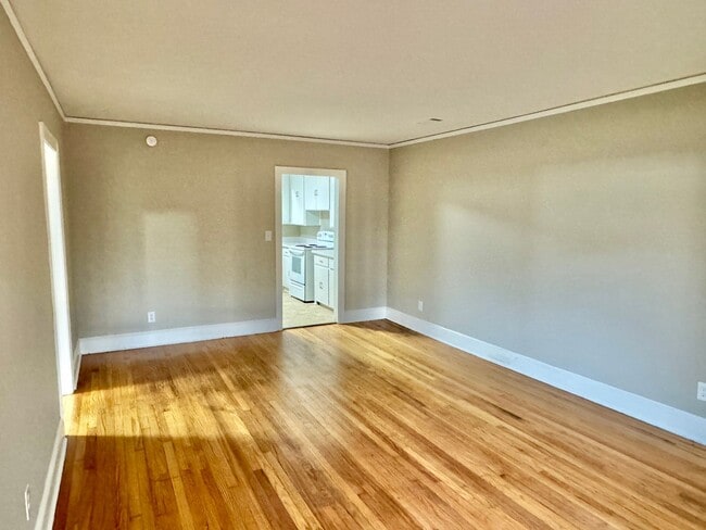 Photo - Beautiful 2 Bedroom / 1 Bath