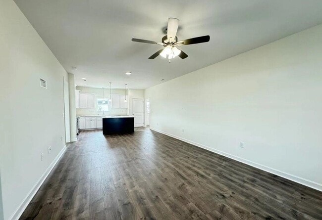 Photo - 106 E Sillinger Dr