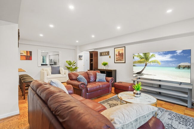 Photo - 4201 Cathedral Ave NW Unit 503W