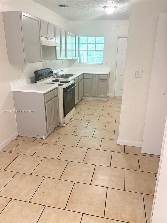 Photo - 10621 SW 170th Terrace Unidad 10621