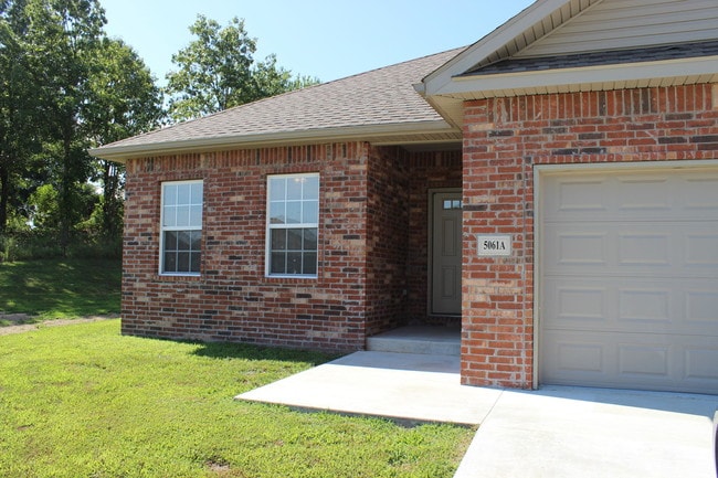 Photo - 5001 Raintree Cir Apartment
