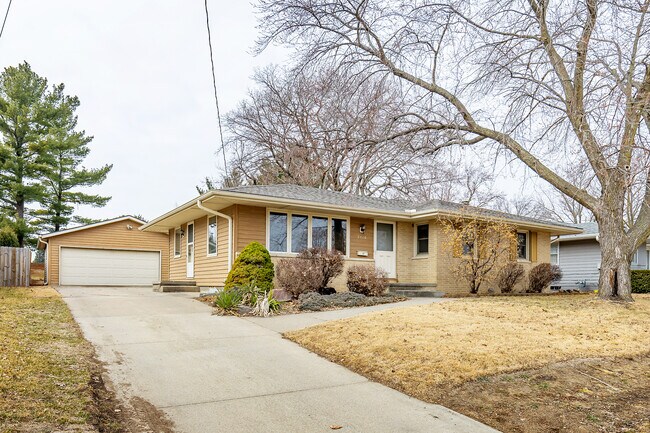 Photo - 3816 82nd St