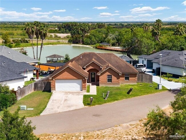 1203 Harbor Ln