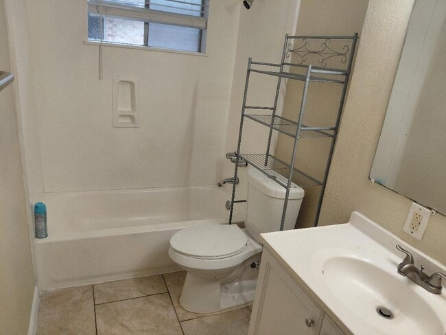 Photo - 5019 Tavenor Ln