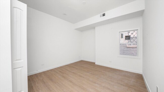 Photo - 2353 N Springfield Ave Unit 2