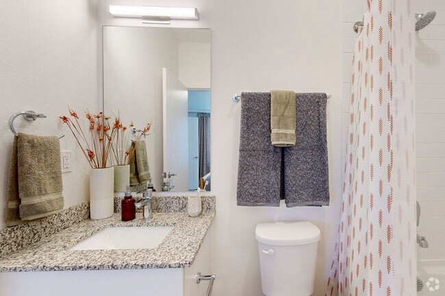 Columbine - 2 habitaciones, 2,5 baños - 118 m² - Baño 1