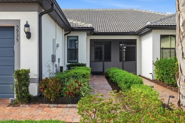 Photo - 5935 Mayflower Way