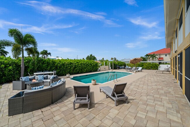 Photo - 5420 Chiquita Blvd S