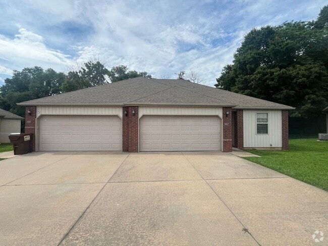 Building Photo - 1907/1909 S Bryson Cir Unit 1907 Rental