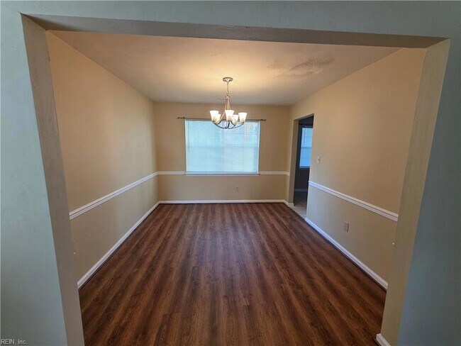 Photo - 1460 Berkshire Dr