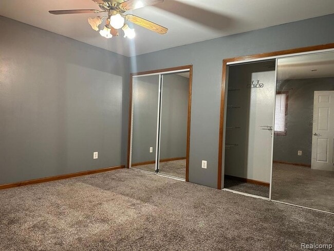 Photo - 29543 Eiffel Ave