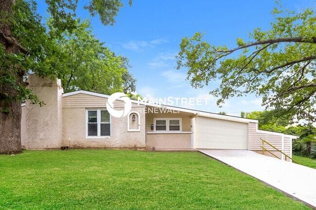 2 Bedroom Pet-Friendly Home in Independence, MO with Main Street Renewal