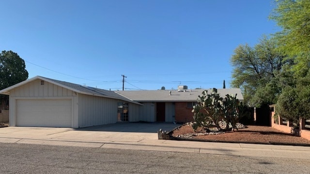 Spacious 3 bd 2 bath home. - Spacious 3 bd 2 bath home.