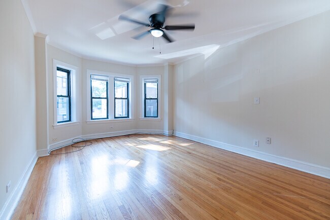 Photo - 6509 N Hoyne Ave Unidad 1N