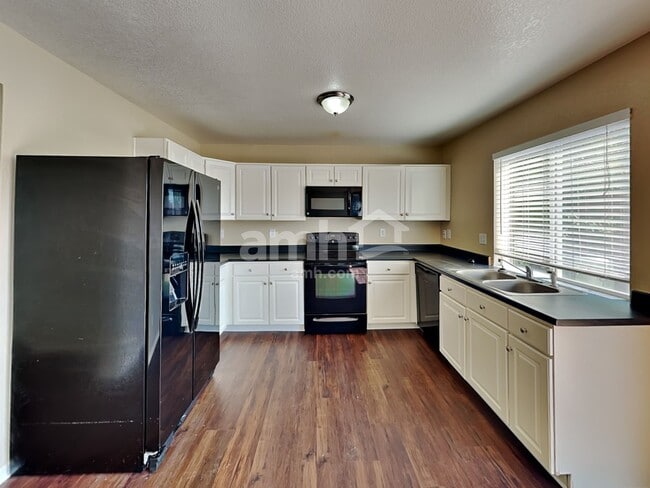 18660 E 40th Pl