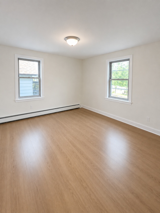 Building Photo - 8 Kensington Ave Unit 2