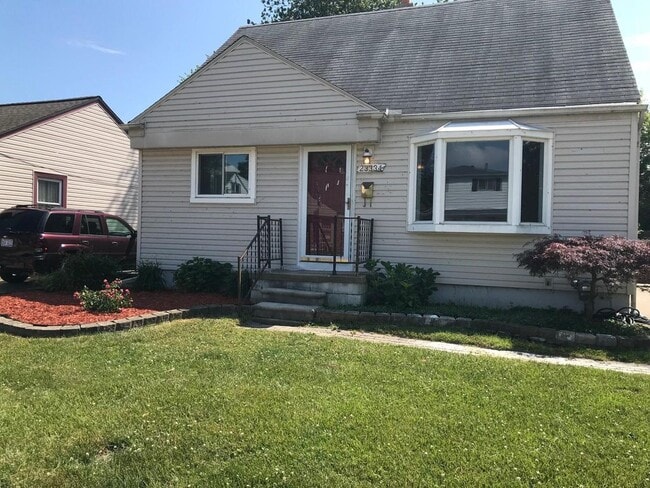 Photo - 23334 Deziel St