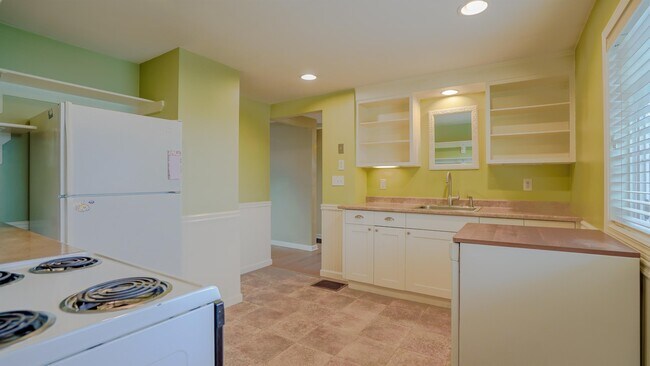 Photo - 2329 W Rowan Ave