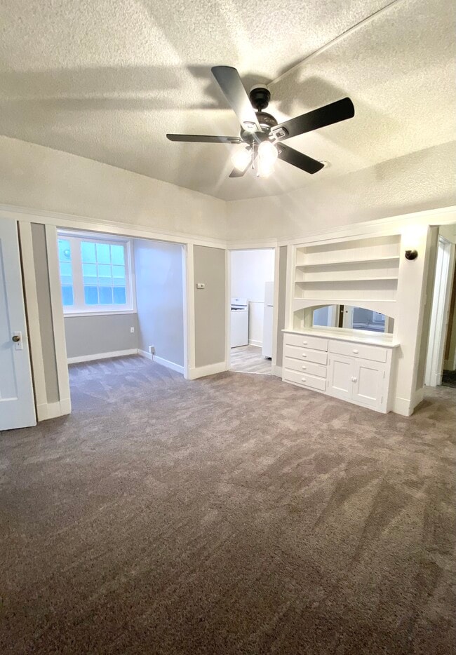 1x1 - 580 Living Area - The Thayer Rental