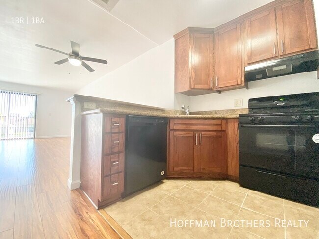 Photo - 10208 Independence Ave Unidad 12