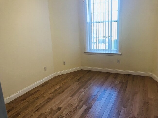 308 Moody St Unit 4