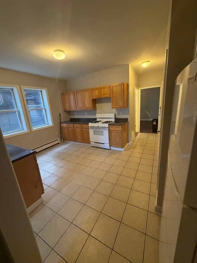 Building Photo - 270 Sigourney St Unit 2S