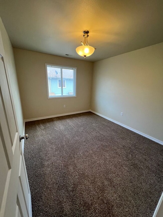 Photo - Large 4 Bed 2.5 bath blocks from Fort Riley